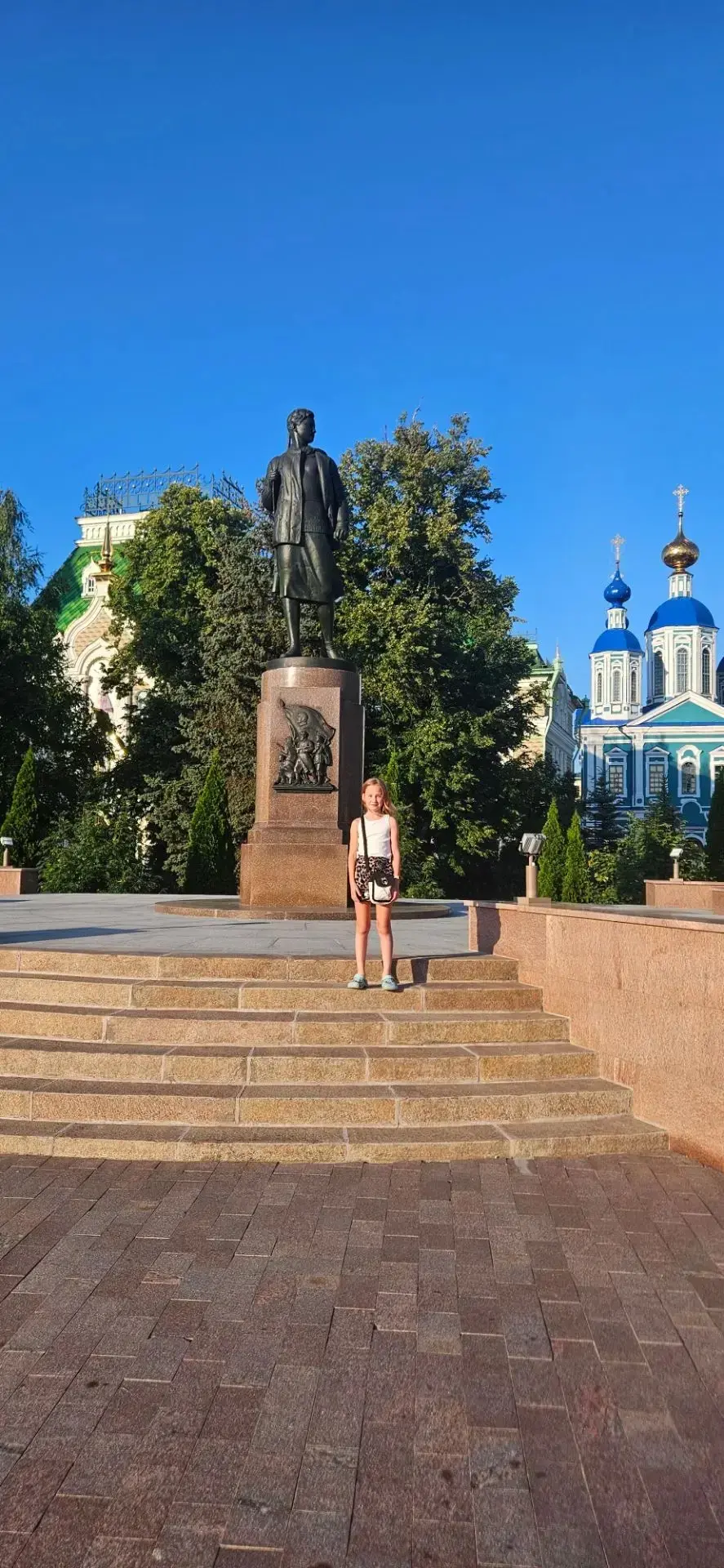 Ученица 4 «Б» класса Василиса М, провела один из дней летних каникул с пользой — она посетила памятн