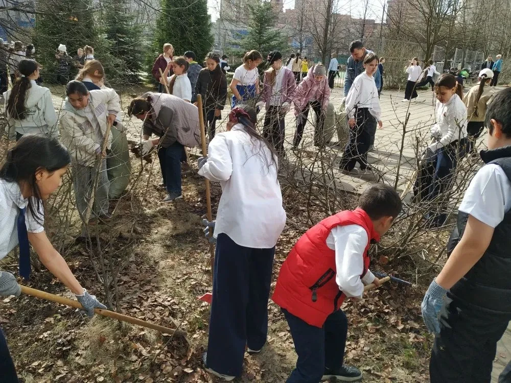 "Сердца в заботе": Орлята 4 классов вышли на субботник!   Наши юные активисты из 4 классов, настоящи