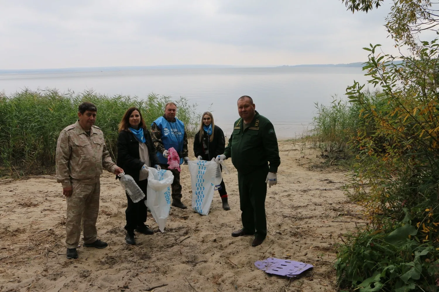 Под Пензой в селе Золотарёвка прошла экологическая акция «Вода России». Она собрала бол...