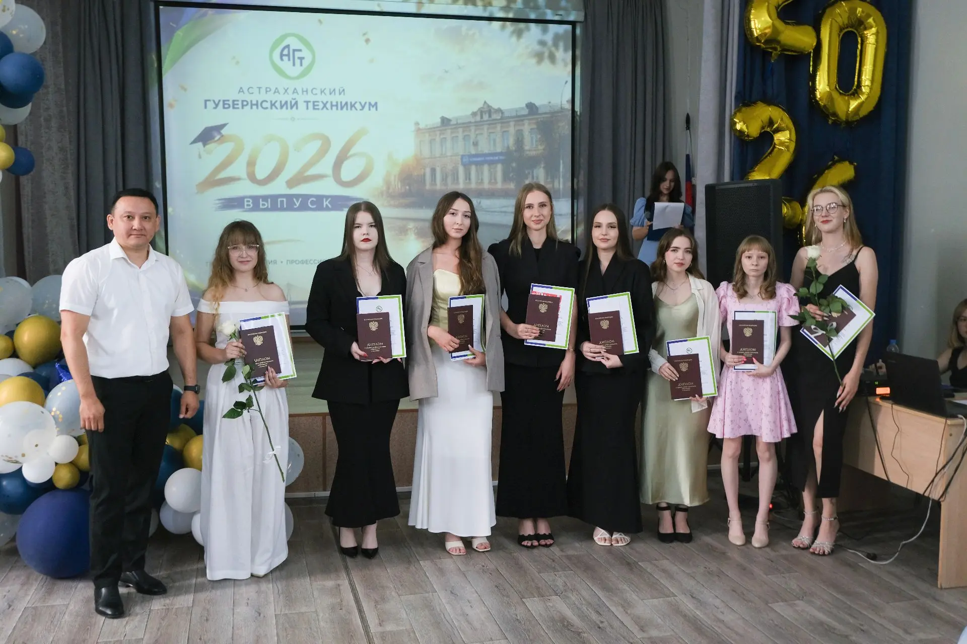 🎓 Праздник выпускников: торжественная церемония вручения дипломов в АГТ 

🌟 В Астраханском губернс