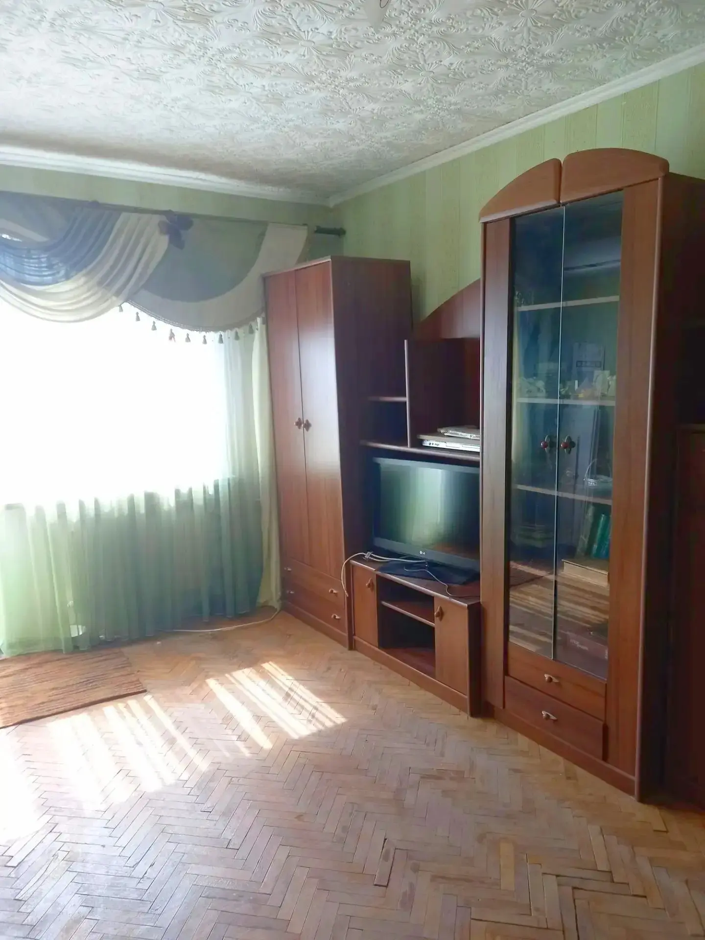 Продам 2-ком. кв-ру, ул. Комсомольская 54, 5/5, р-он Собора, угловая – утеплена, 42 кв....