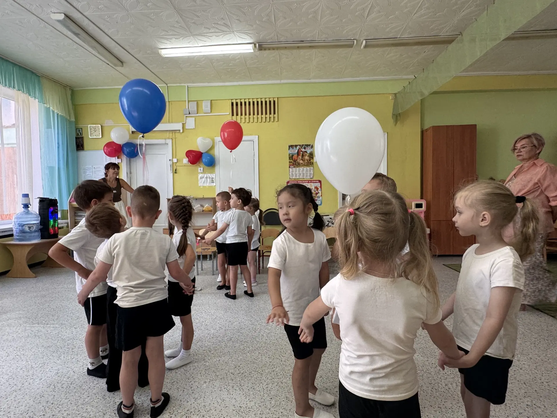 🇷🇺🇷🇺🇷🇺Сегодня в нашем саду было по-особенному торжественно и ярко! В каждой групп...