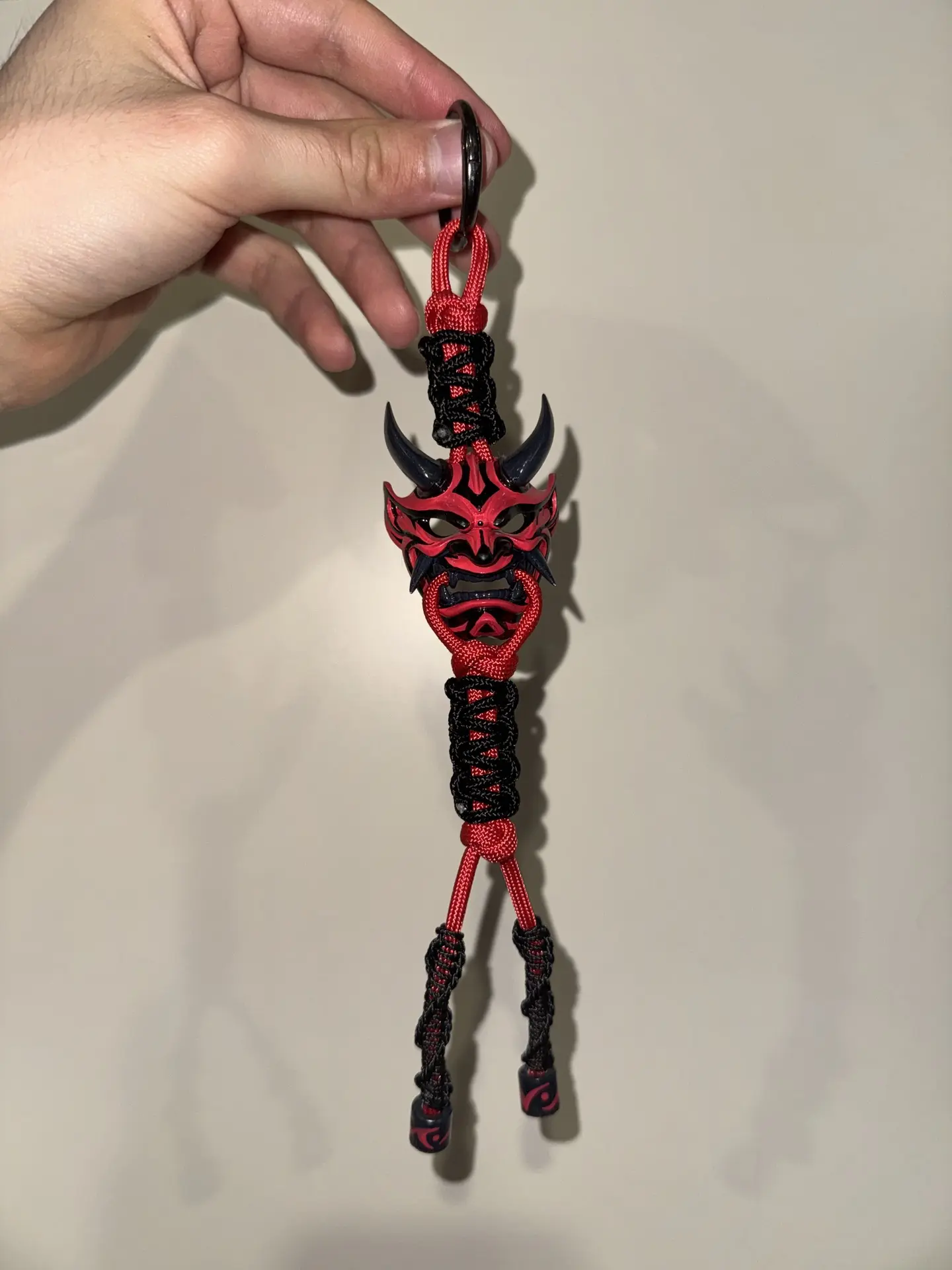 Попал в две аудитории 😅😂

1. Дарт Мол из Звездных войн или Бальтазар из Зачарованных 😁 

2. Саваж