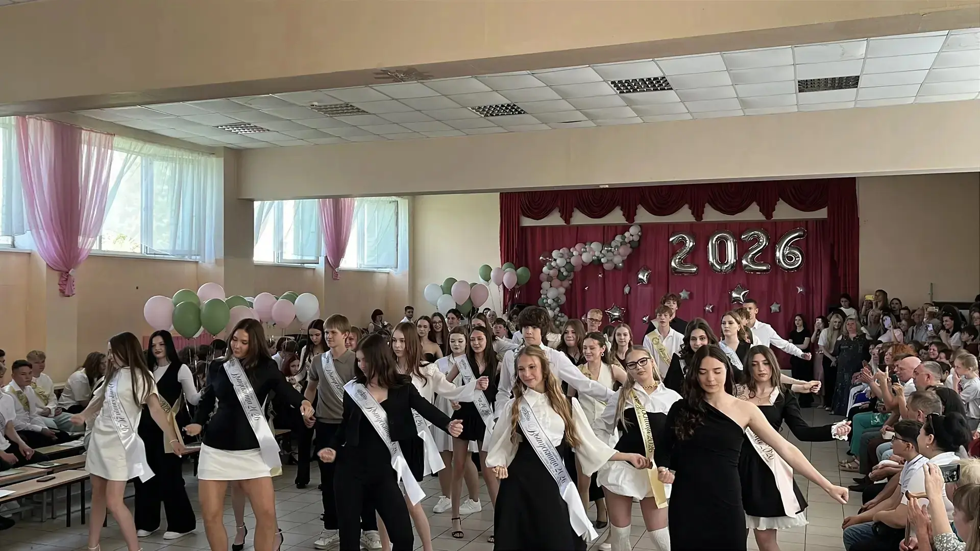 🔔 Сегодня в стенах нашей школы прозвучал тот самый, такой знакомый и немного грустный Последний звон