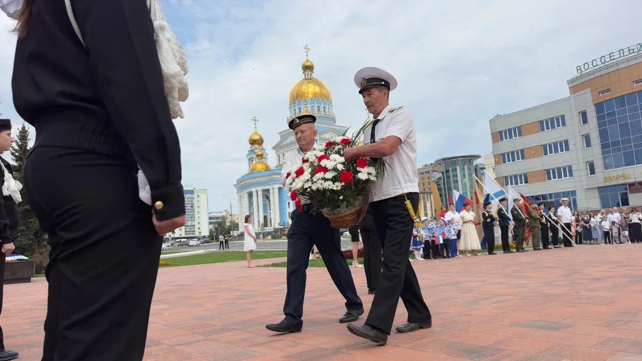 Поздравляю с Днём ВМФ моряков, ветеранов и всех, кто предан морскому делу!