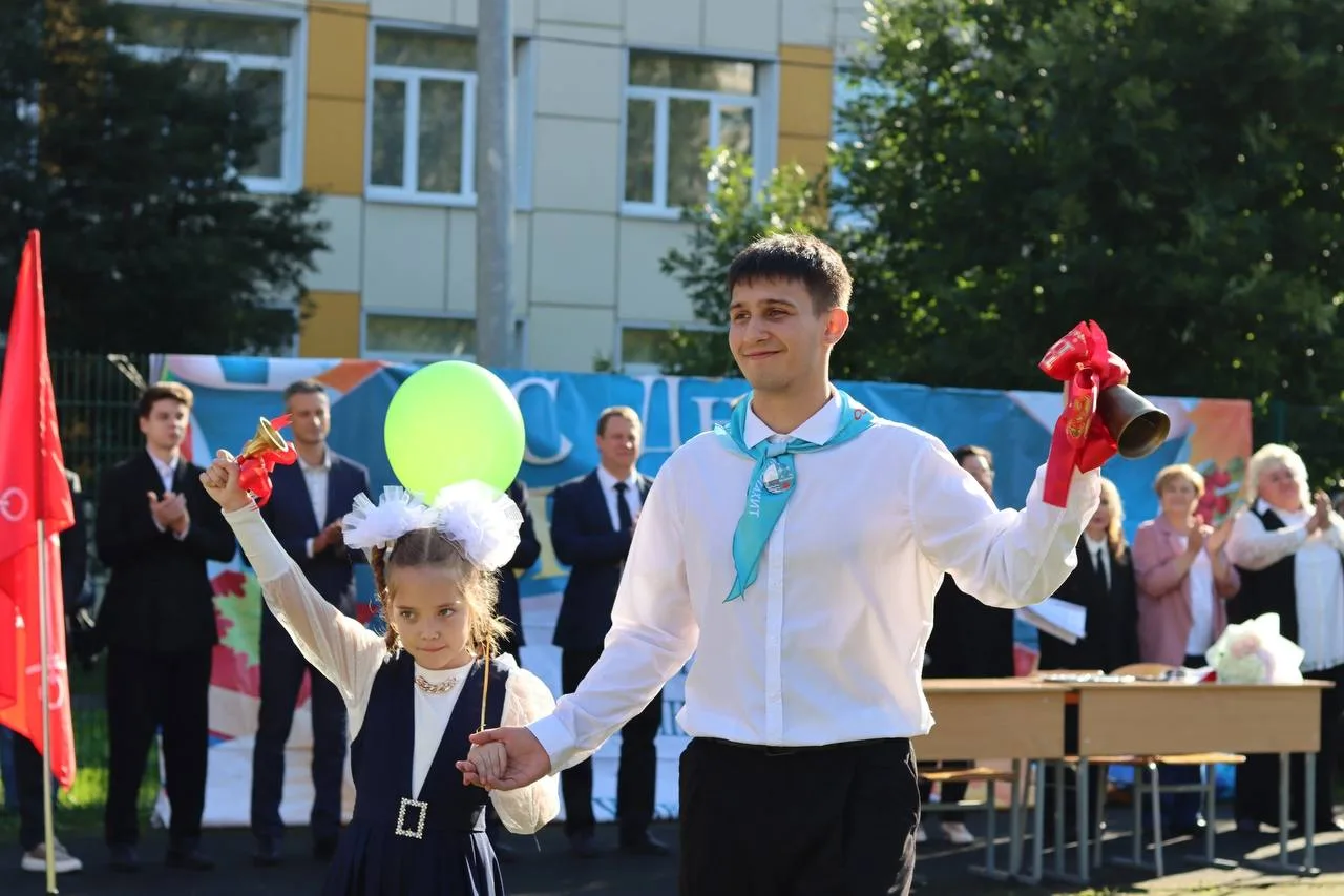 Фото со школьных линеек в Петербурге ❤️