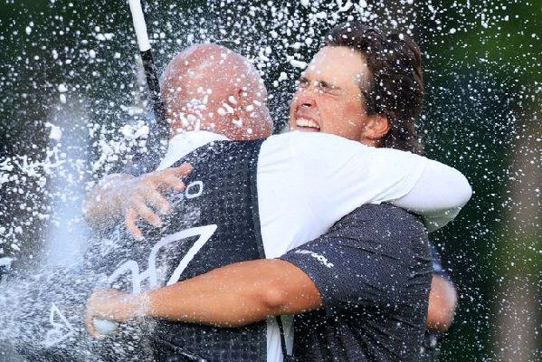 После триумфа в LIV Golf прямиком в Квалификационную Школу Евротура
