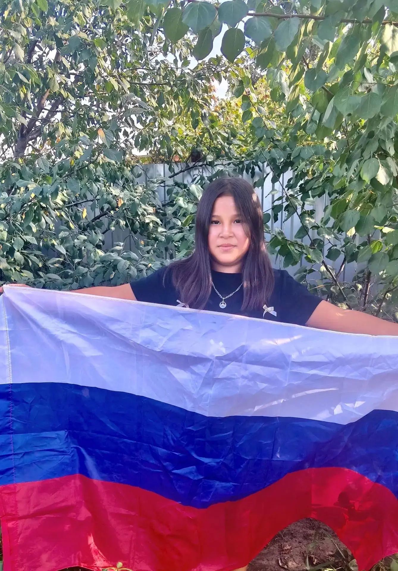 🇷🇺Ученица  5 класса Давлетова Лаура присоединилась  к акции " Мой флаг - моя Россия».