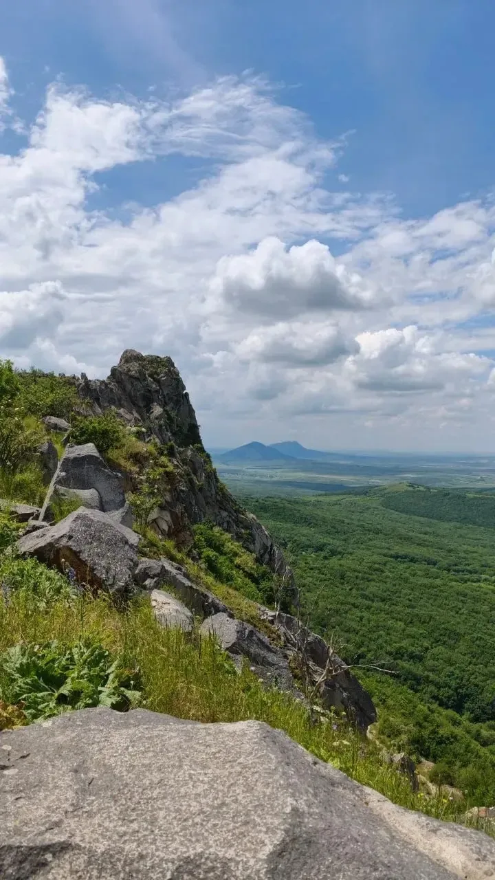 🏔  Гора Змейка, Минераловодский городской округ
Ставропольский край

📌 Гора Змейка имеет вулканиче