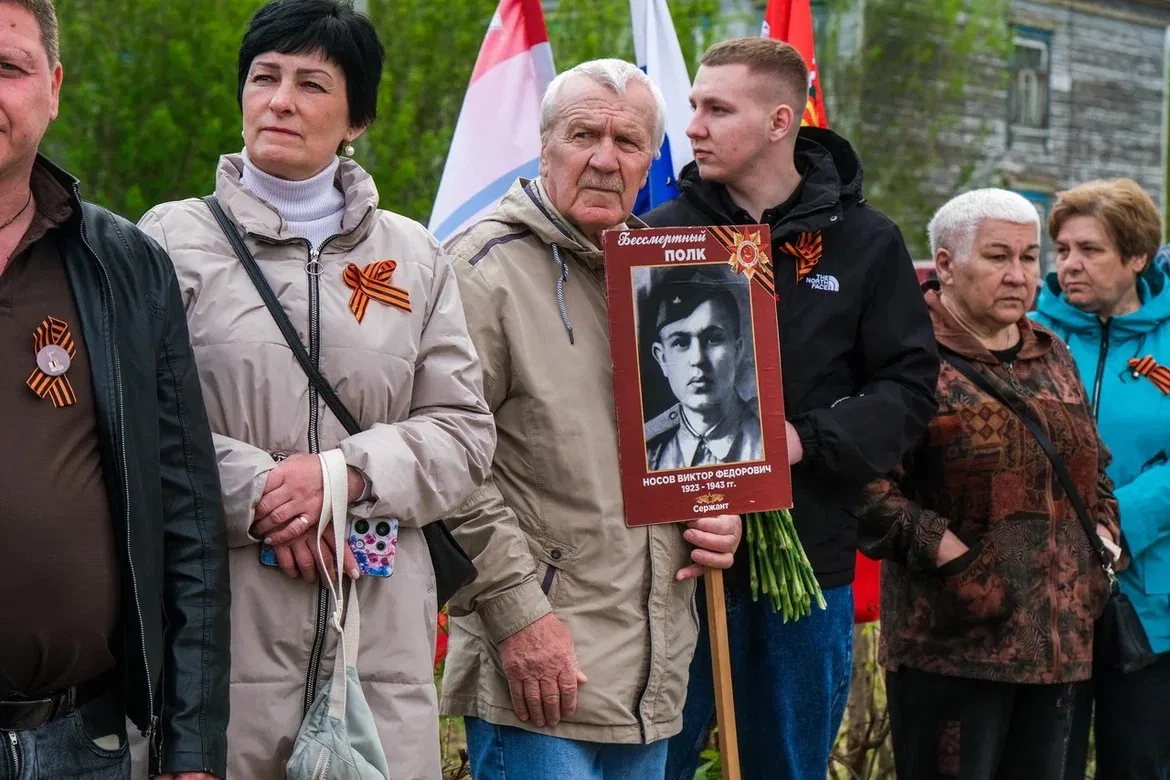 Он вчера не вернулся из боя...  Простые парни, слава которых бессмертна. 14 фотографий, а рядом имен