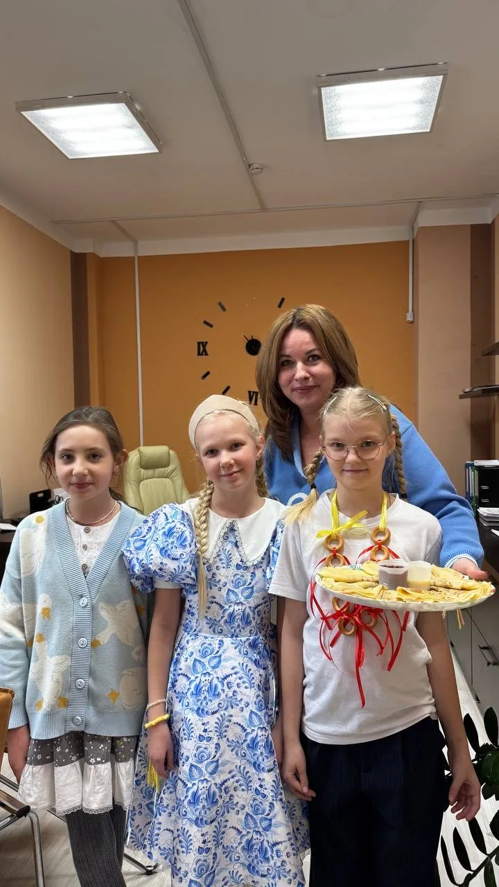 Поздравляем вас с Масленицей! Этот замечательный праздник символизирует прощание с зимой и встречу в