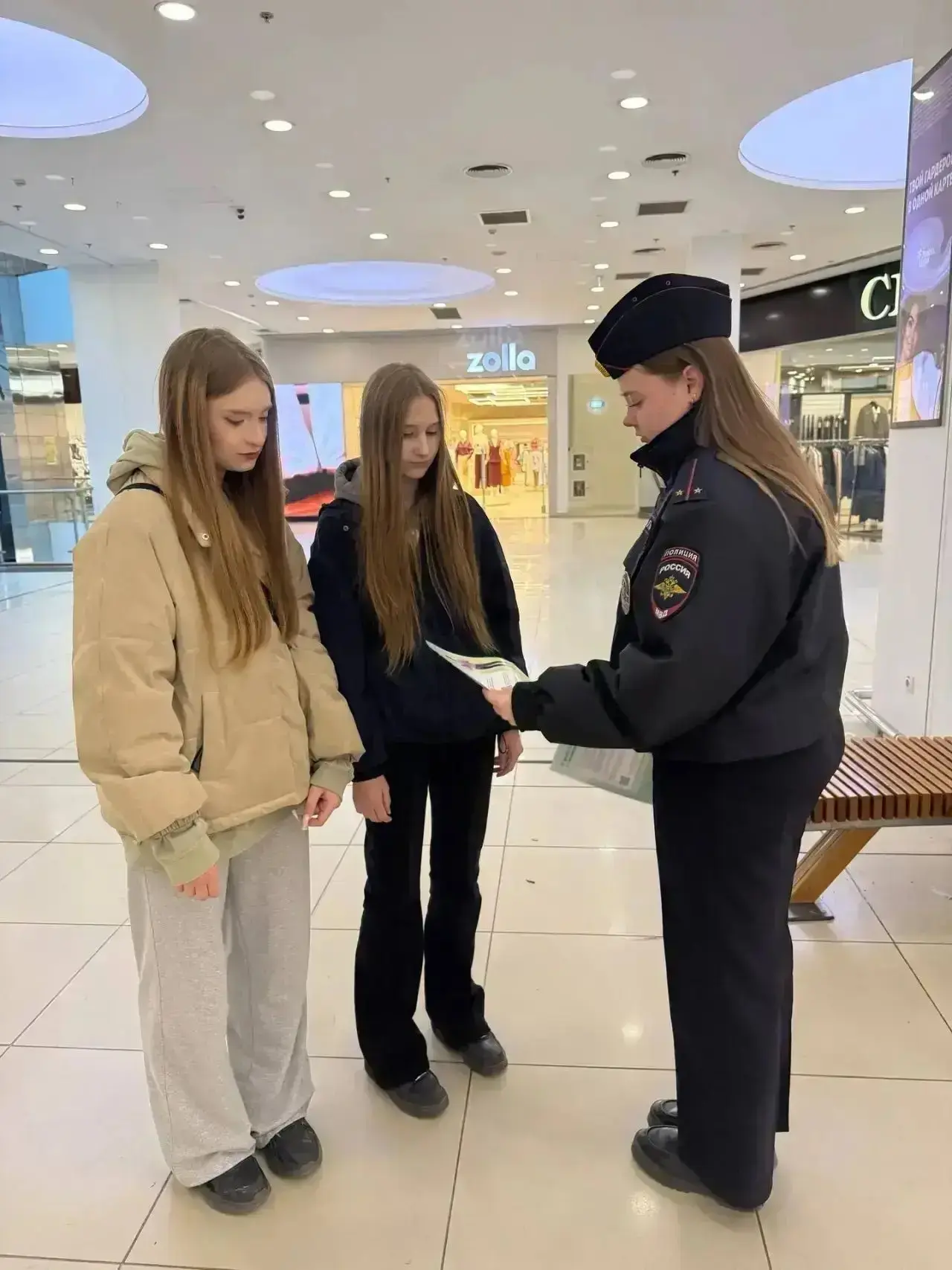 В Новосибирске сотрудники полиции продолжают проводить профилактические мероприятия в торгово-развле