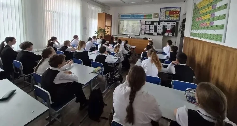 РАЗГОВОРЫ О ВАЖНОМ   ✏️Утро понедельника для школьников началось занятия «Разговоры о важном» на тем