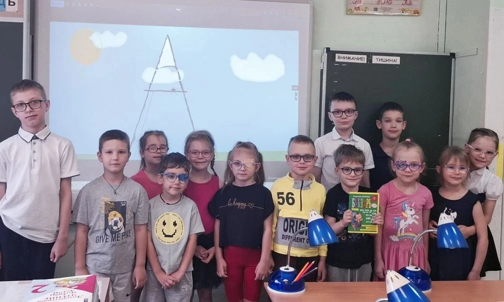 ⚡️Буквы, сказки и первые открытия: как старшая группа побывала на уроке у второклассников