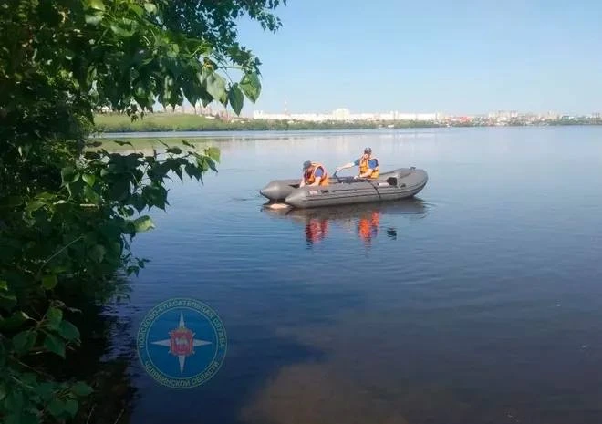 Трагедия на Урале  В Магнитогорске мужчина утонул во время купания в реке Урал. Его тело у берега за