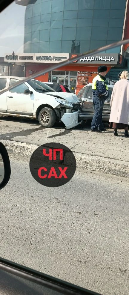 ⚡️Вылетел на тротуар: массовое ДТП произошло на парковке напротив “Янтаря” в Южном  Авария с участие