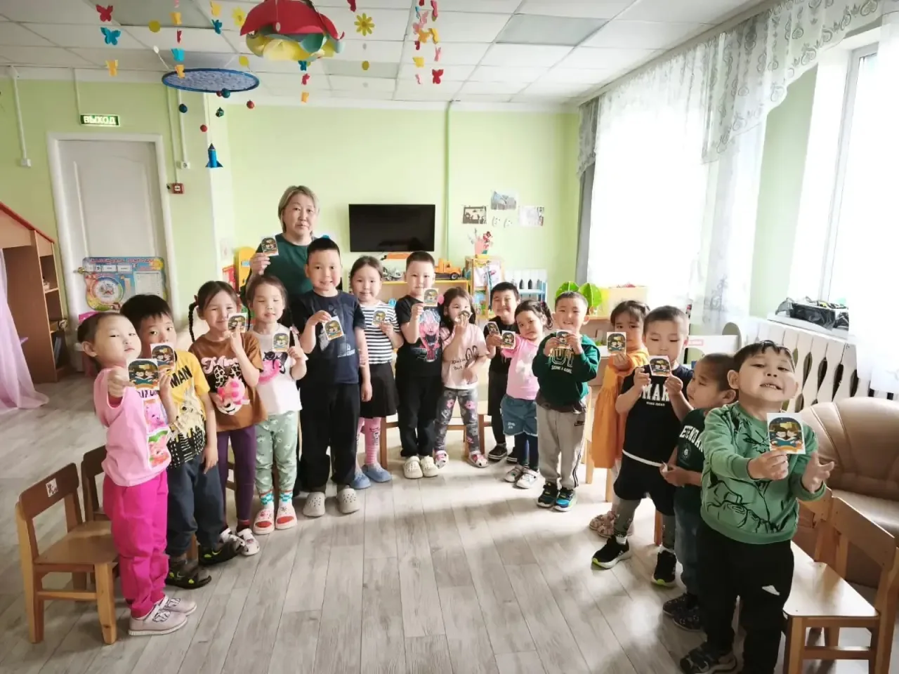 Бүгүн, Ыам ыйын 26 күнүгэр нэһилиэкпит библиотекаря Мария Васильевна уһуйааммытыгар кэл...
