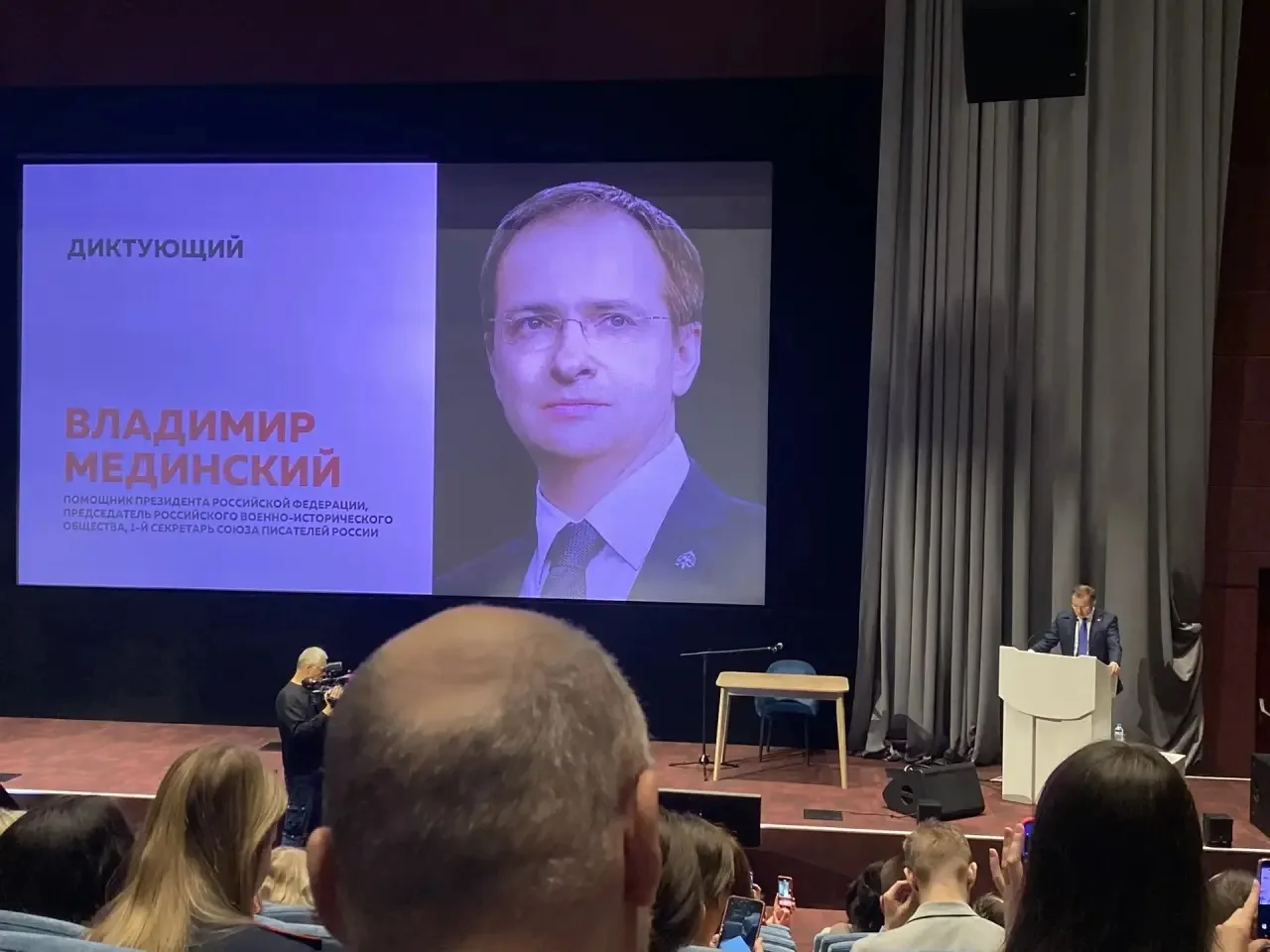 📚 Наши обучающиеся — участники Тотального диктанта!  18 апреля ученики 10 класса нашей школы стали у