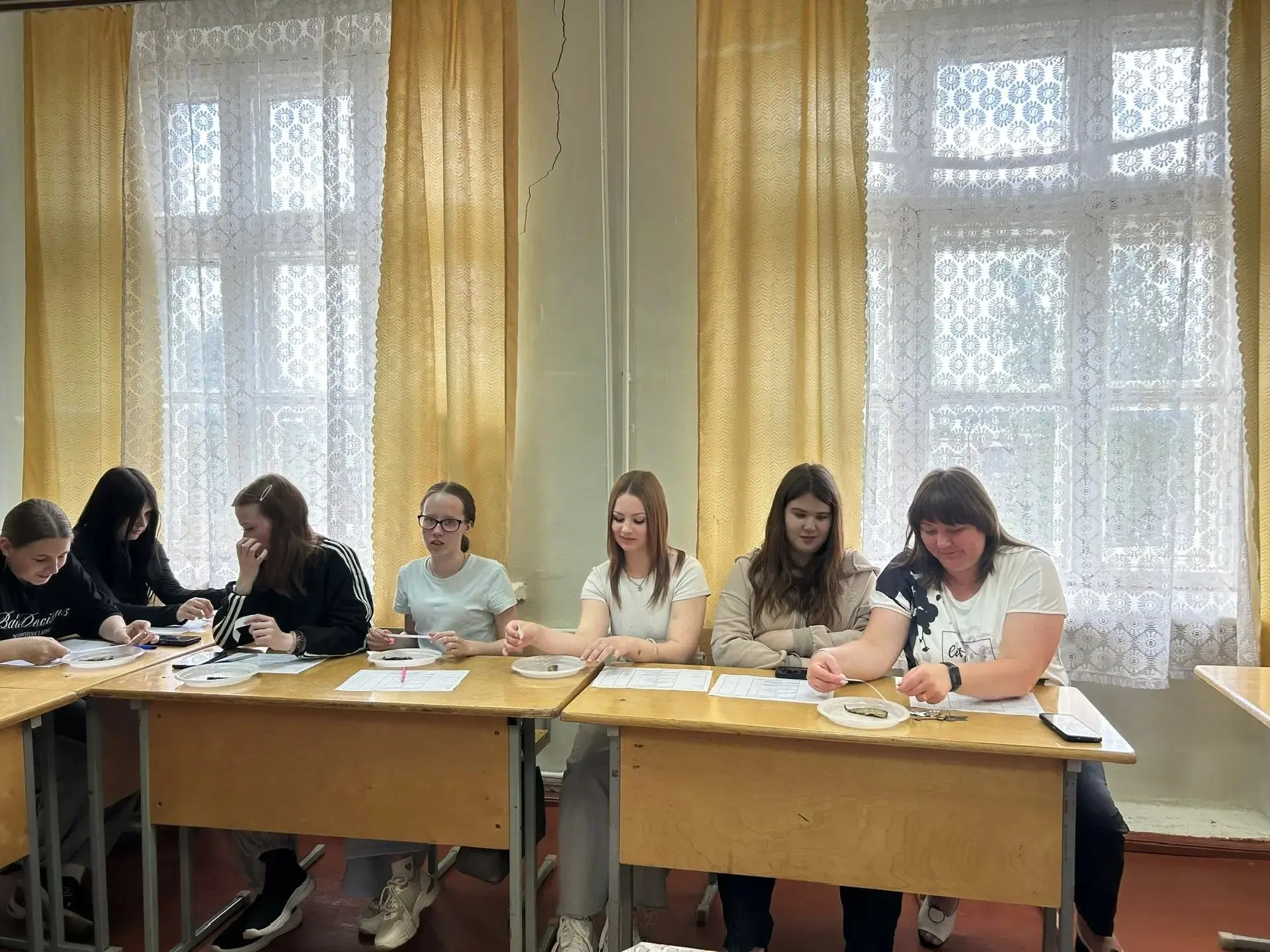 Шпроты под микроскопом: как первокурсники учились оценивать качество консервов!