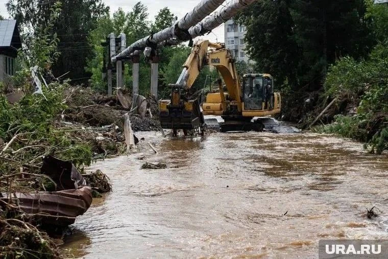 В Нижних Сергах после потопа люди остаются без света и воды.
