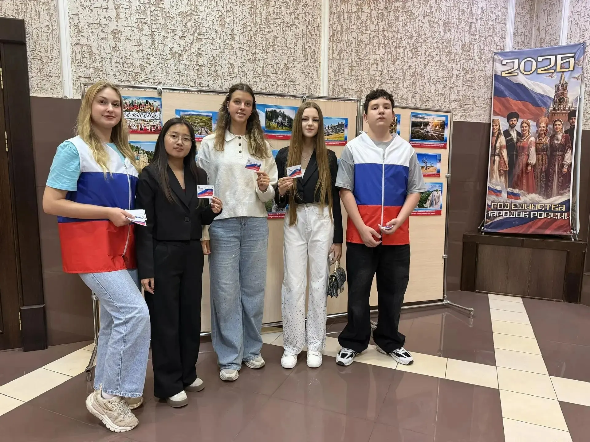 30 сентября на площадке Дворца культуры прошла массовая патриотическая акция «Связь вре...