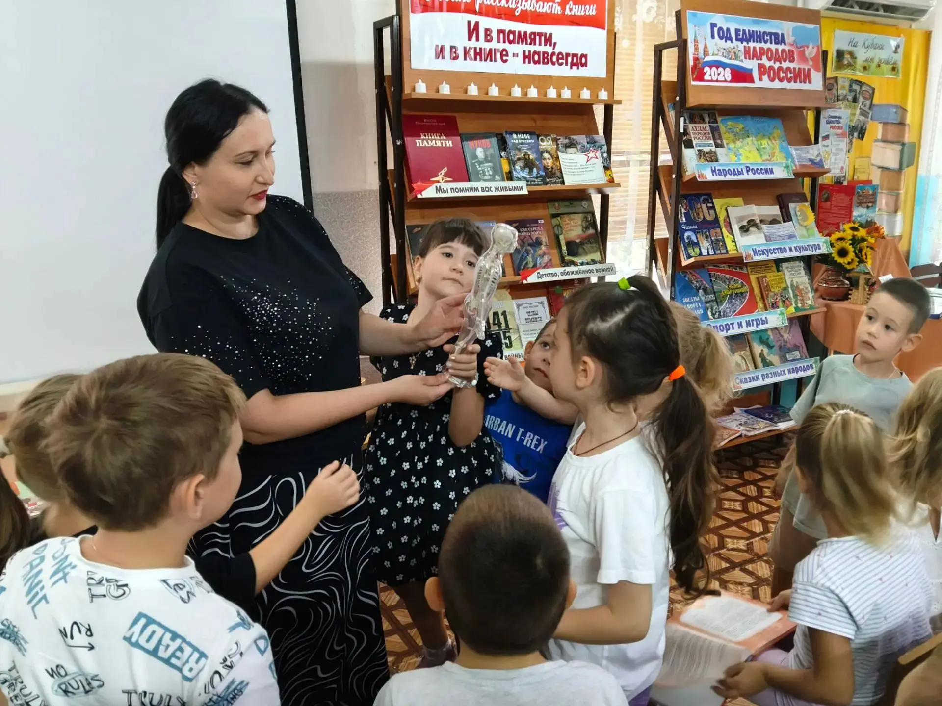 Сегодня в библиотеке состоялось тематическое мероприятие "Про зубы, зубки и зубищи", на...