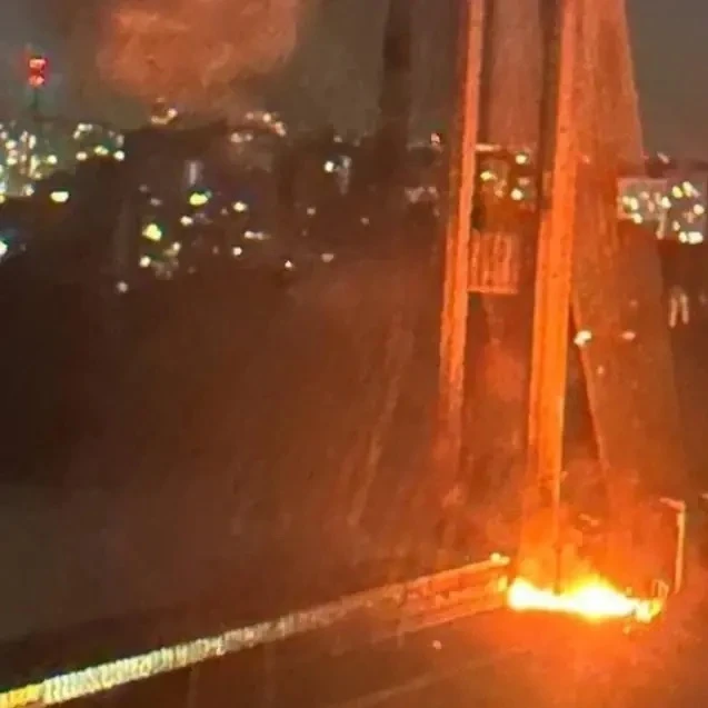 Тем временем в Киеве вновь прилёты по Южному мосту