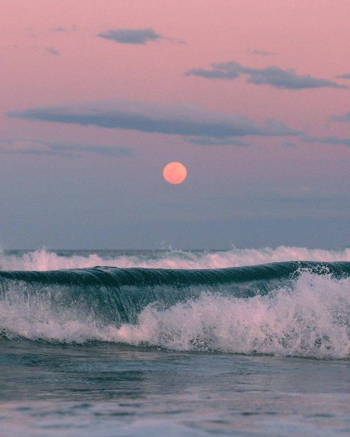 Практика дня: Закатный 
обмен 🌅🪄

📍 Эта практика работает как внутренний обмен с пространством
📍