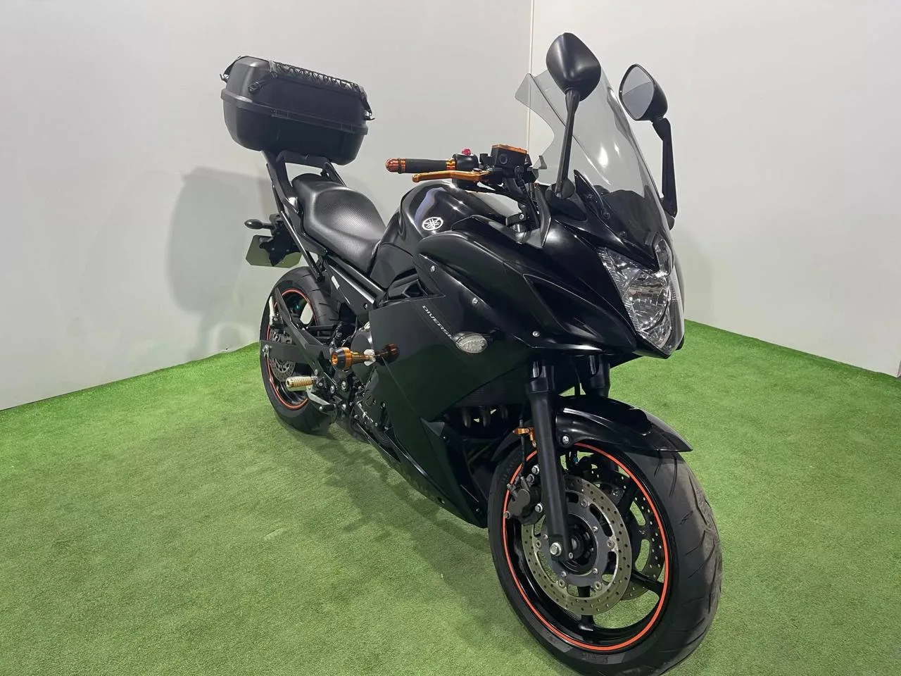 YAMAHA XJ6 DIVERSION в наличии во Владивостоке  Характеристики:  - 2011 год - объем 600 см3 - Аукцио