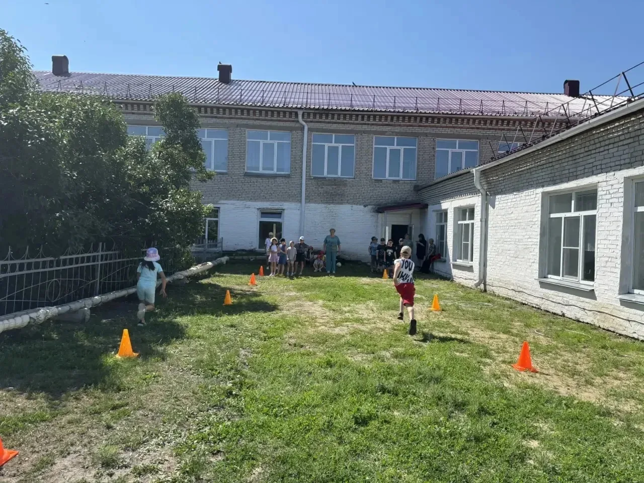 📍 22 июня в нашем лагере прошел Спортивный турнир.

Эстафета включала несколько этапов, каждый из к