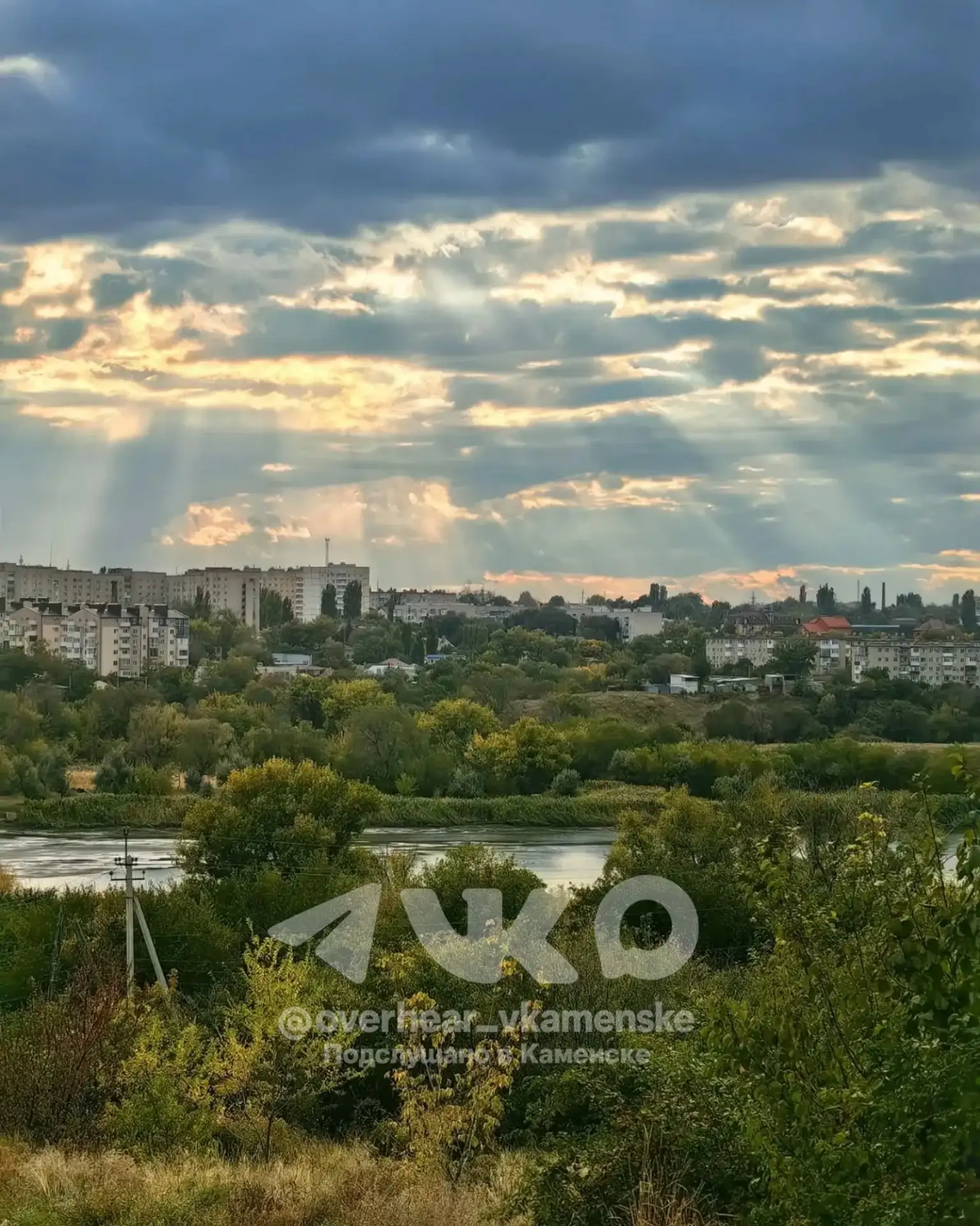 🌇 Красивый закат, — фото прислал подписчик ПвК.