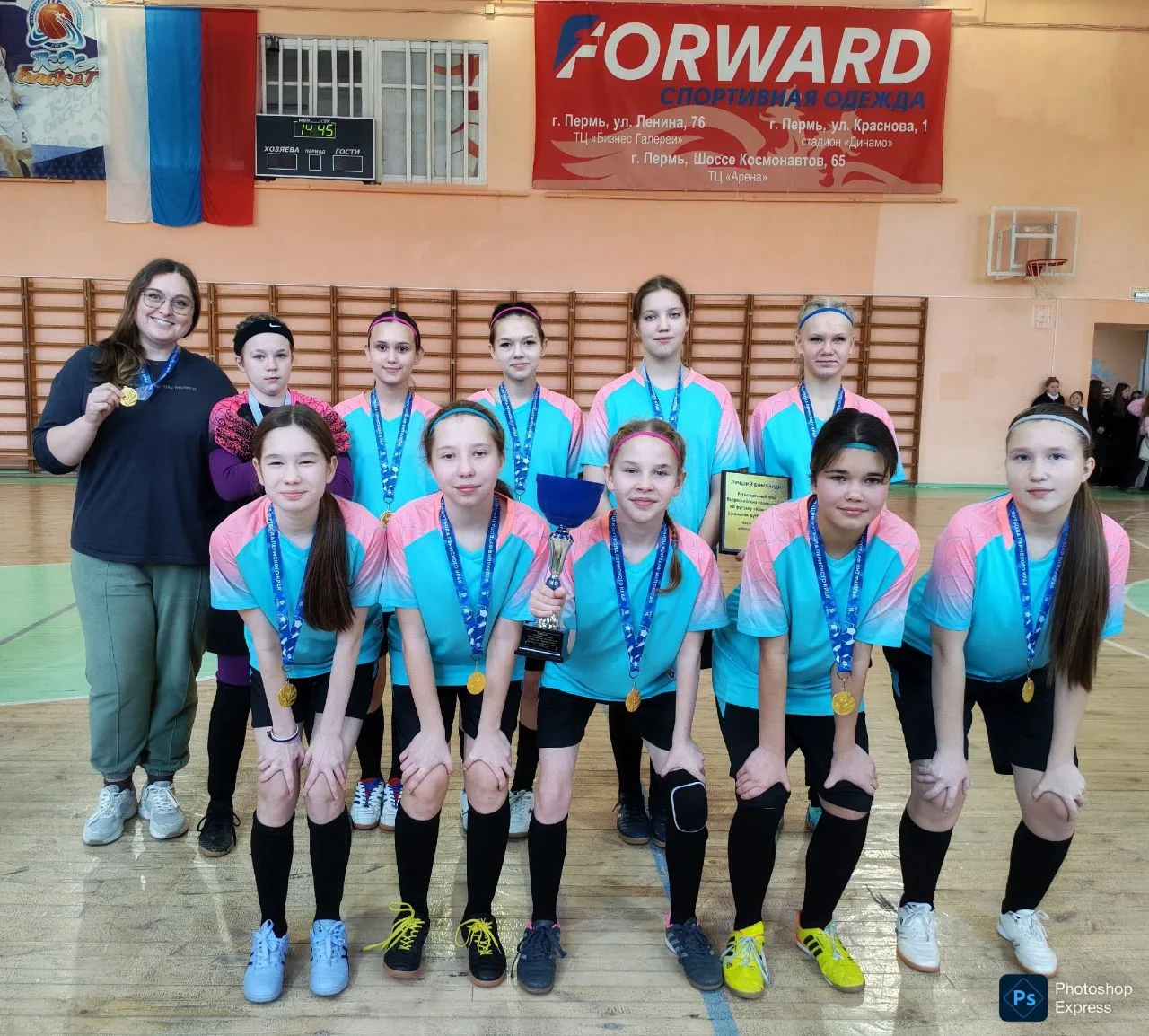 ФУТБОЛЬНЫЕ ПОБЕДЫ🏆  В п. Шадейка прошли соревнования по футзалу «Кожаный мяч — Школьная футбольная л