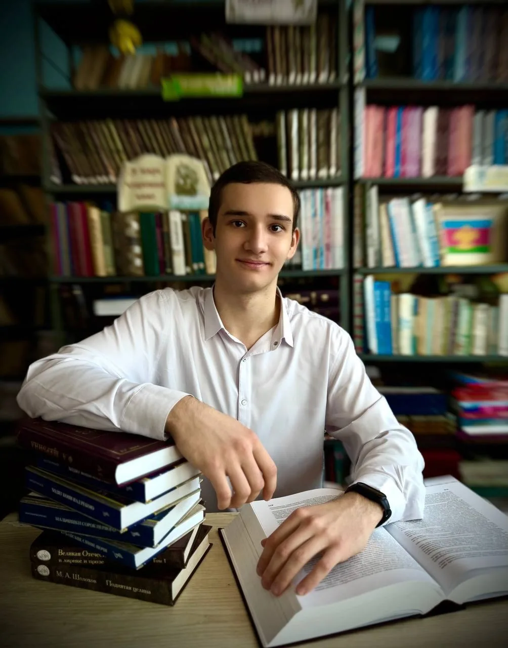 Семенов Данила — выпускник нашей школы. Его учебные и интеллектуальные достижения заслуживают самых 
