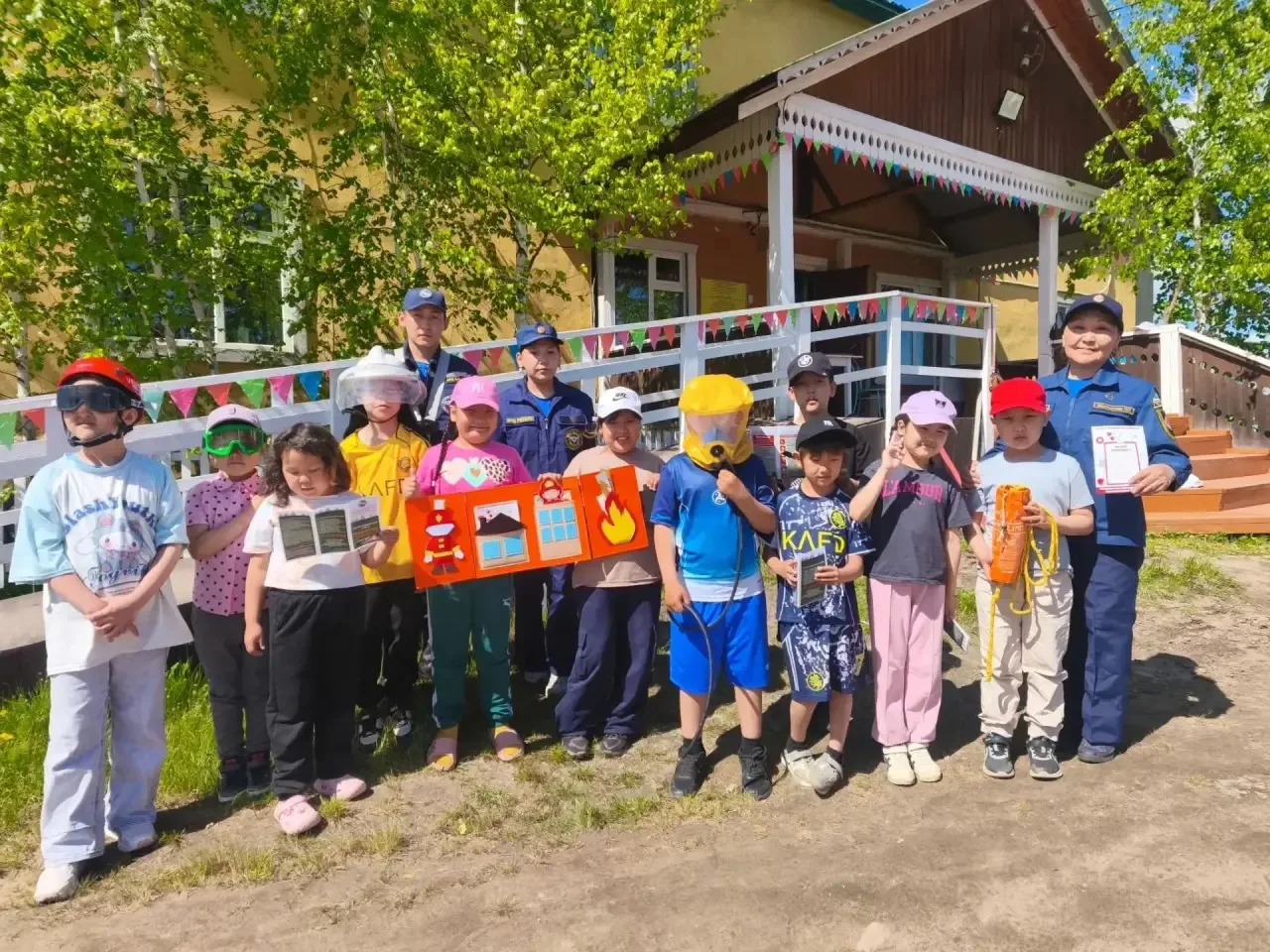 ⚡В 1-й смене досуговой площадки «Юные исследователи» прошло занятие по летней безопасности.
В гостях