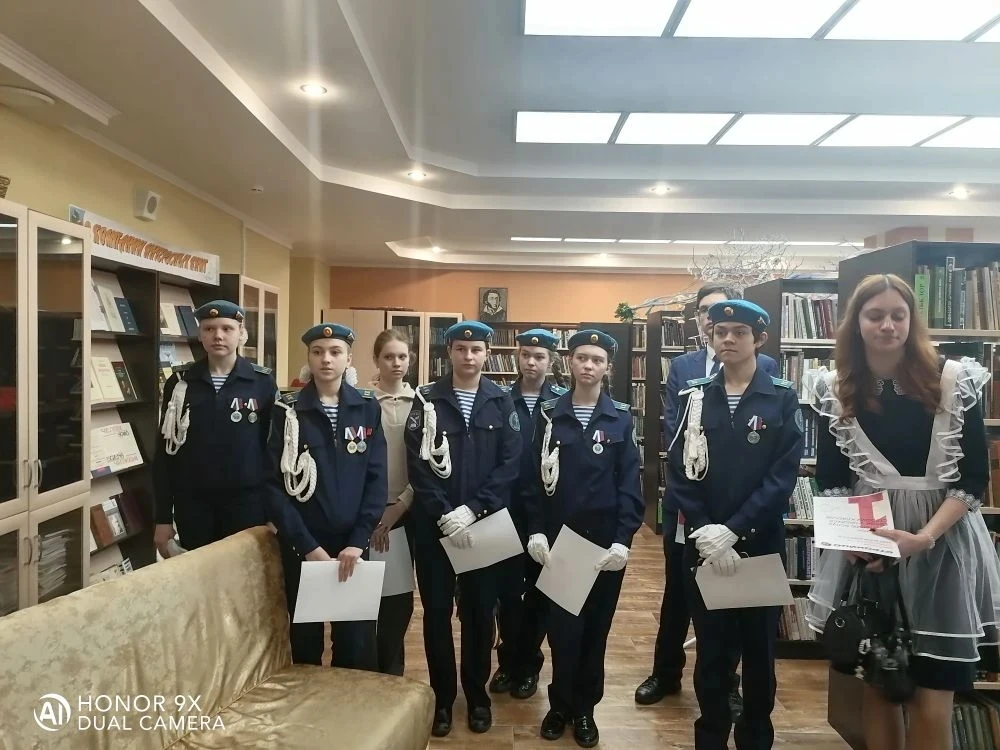 Клуб экскурсоводов в гостях у книг! 📚  Сегодня члены нашего клуба экскурсоводов музейного комплекса 