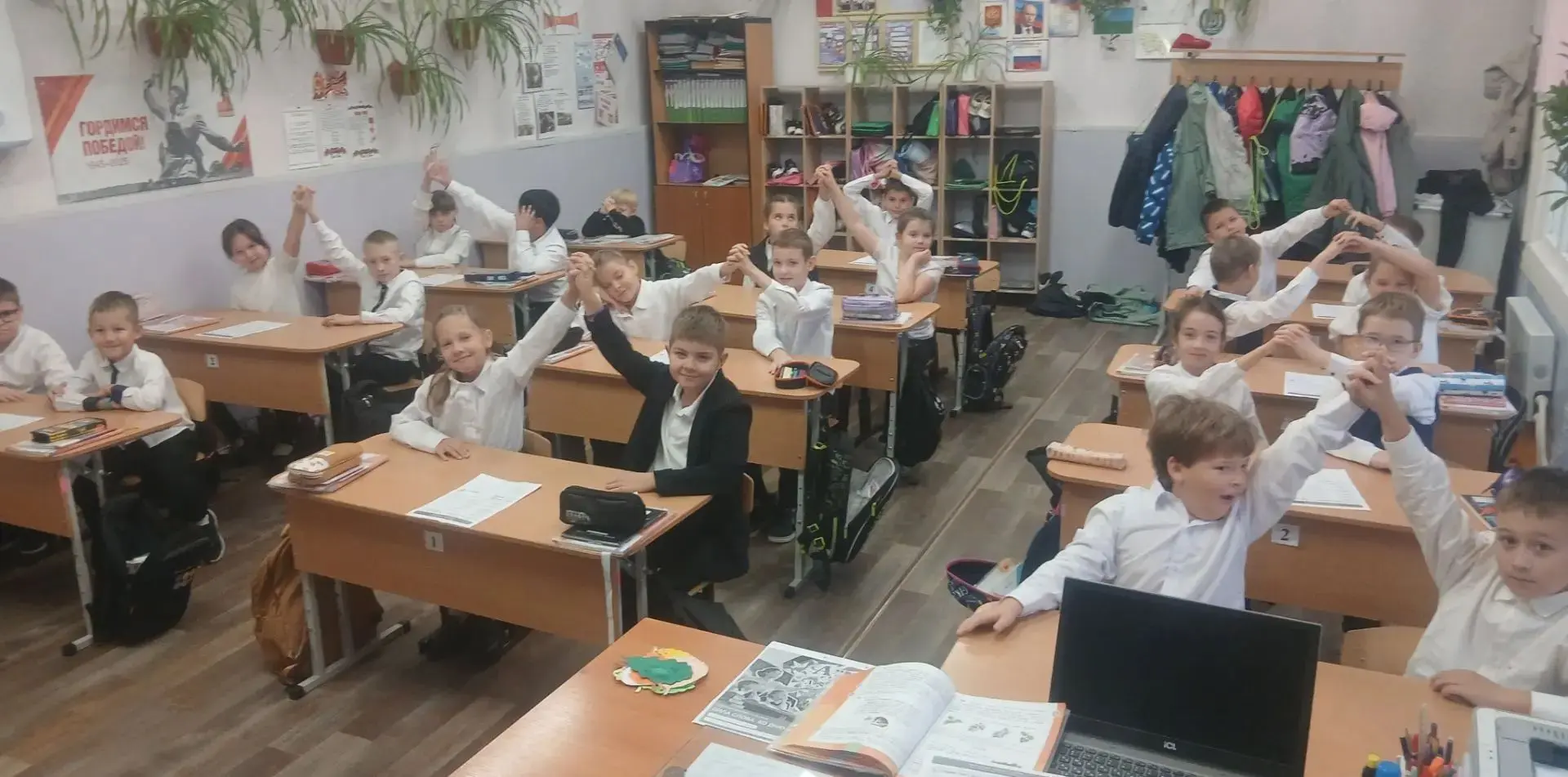 Сегодня в 3 классах (кл. рук. Колосницына О. И., Пирожникова Л. В., Бриткова Л. В.) про...