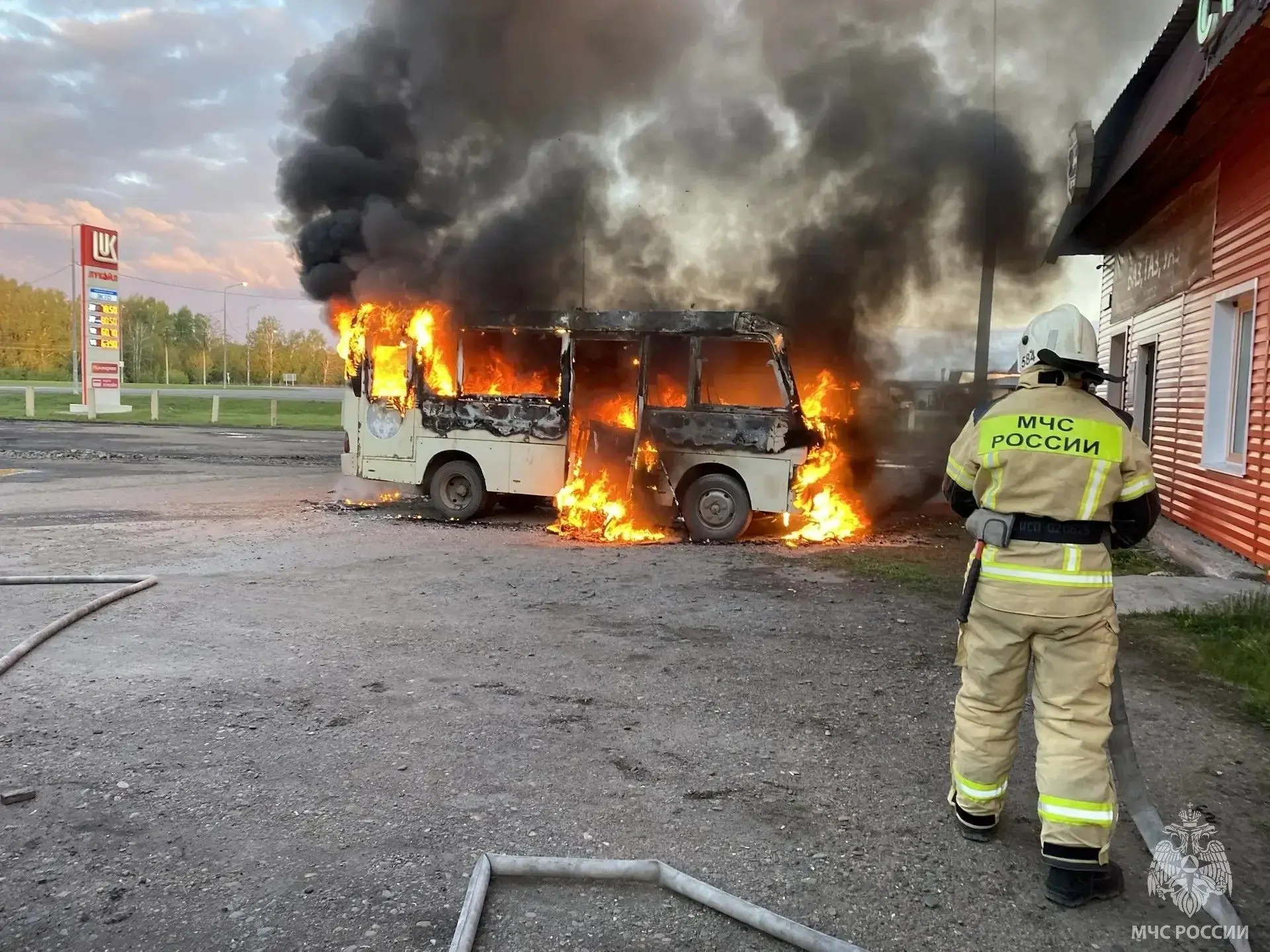 🚍 В Павловске на улице Магистральной загорелся маршрутный автобус.