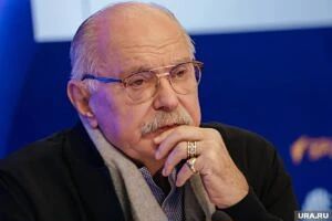 Усатый шмель прилетел в тайгу: Никита Михалков растопил снега Югры и сердца полного зала