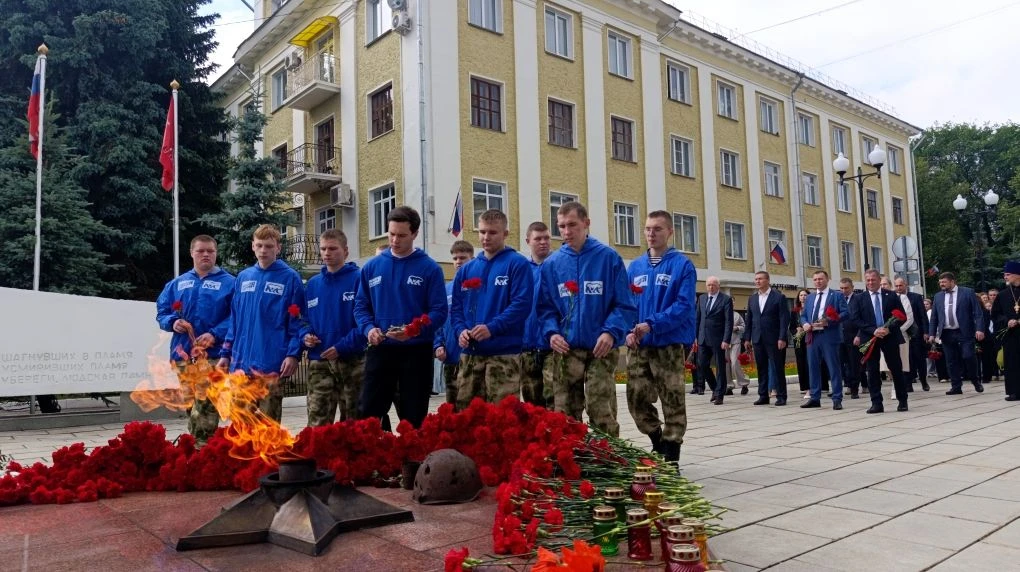 Кировские молодогвардейцы возложили цветы к Вечному огню

Сегодня, 22 июня, в День памяти и скорби а