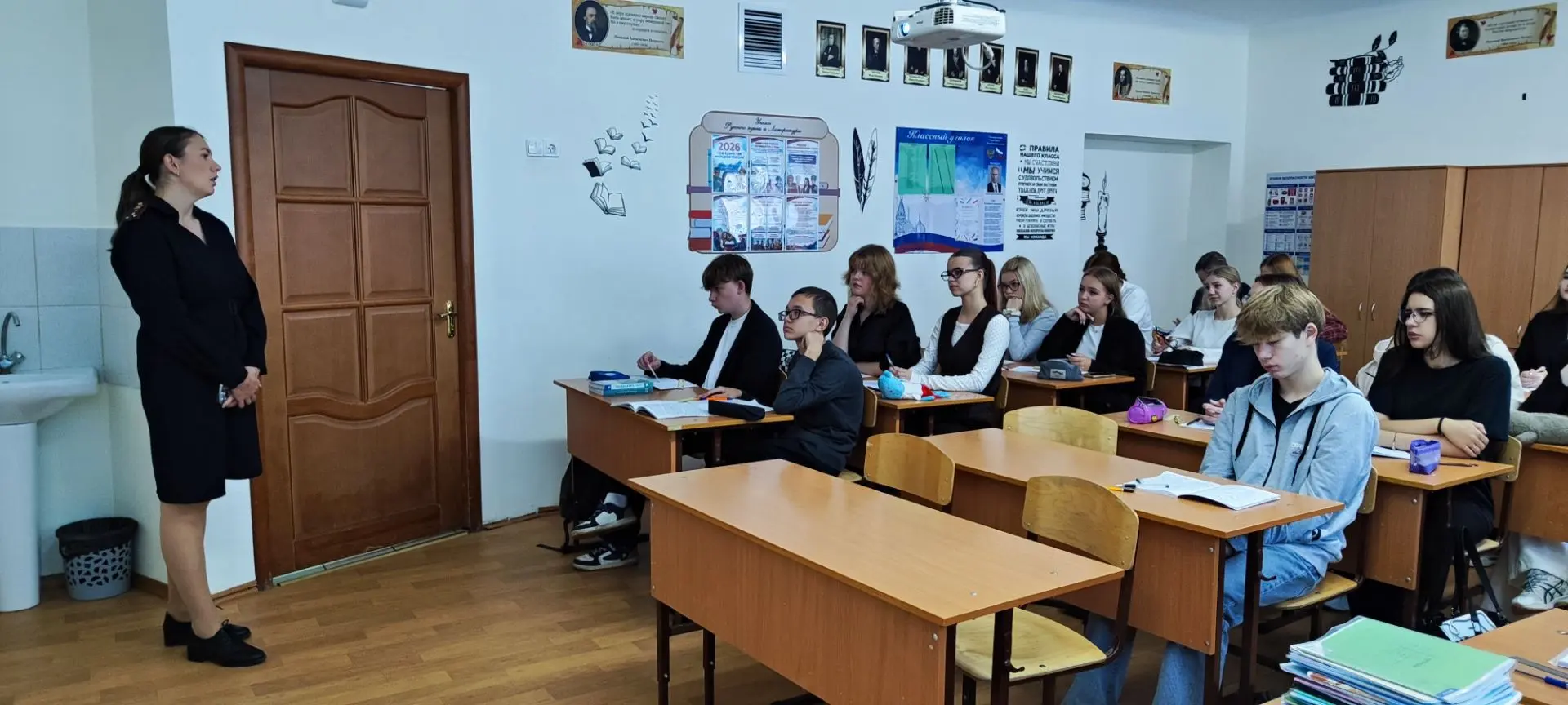 Сегодня в нашей школе прошёл не совсем обычный урок. К ребятам заглянула важный гость —...