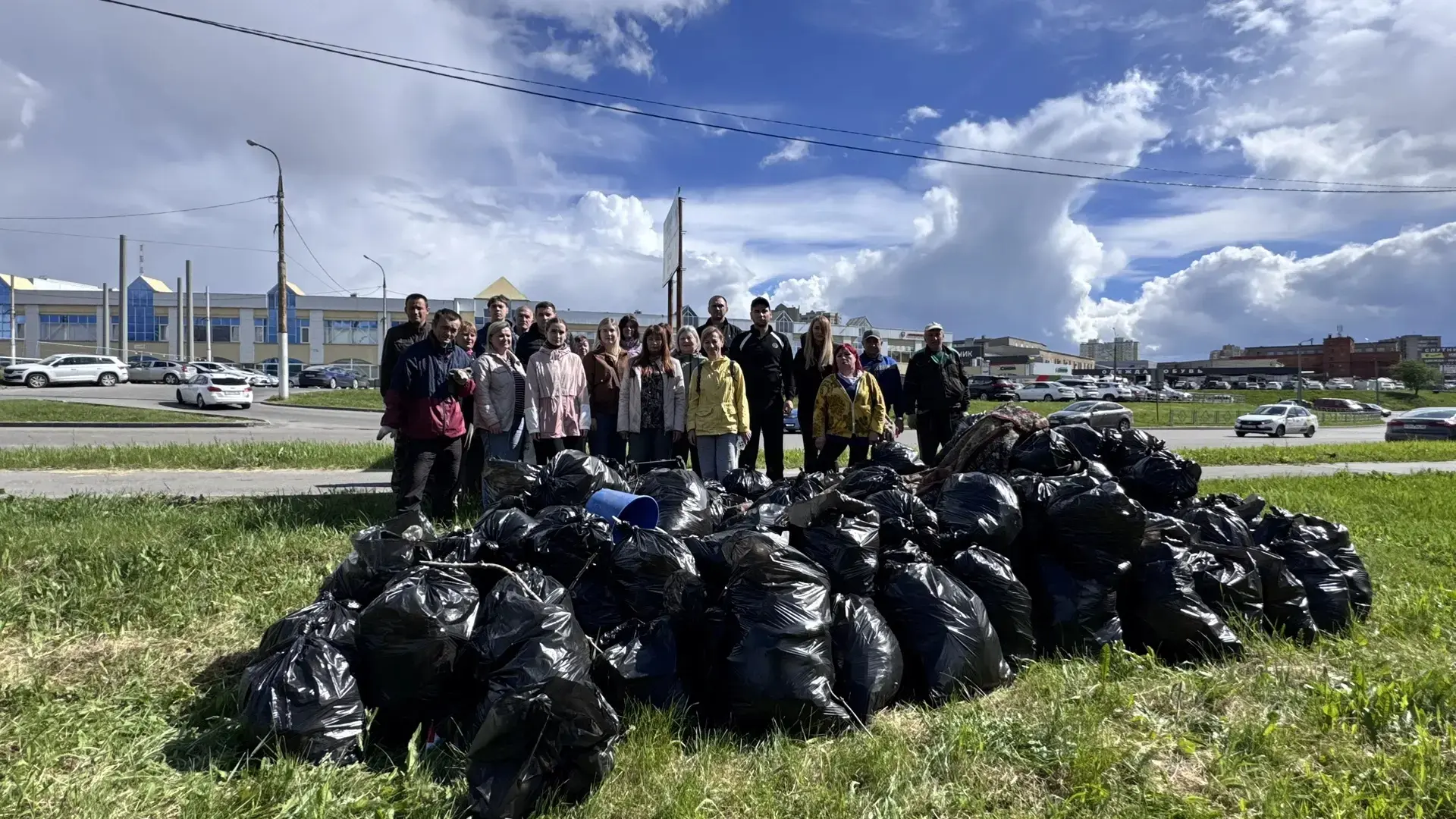 28 мая Спортивная школа олимпийского резерва № 1 приняла участие в субботнике 🌳