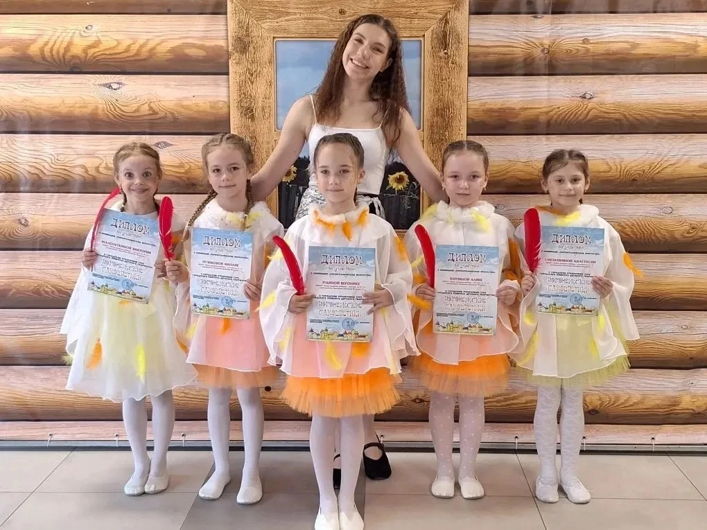 ✨ Наши звёздочки на большой сцене ✨

Воспитанницы нашего детского сада приняли участие в городском э