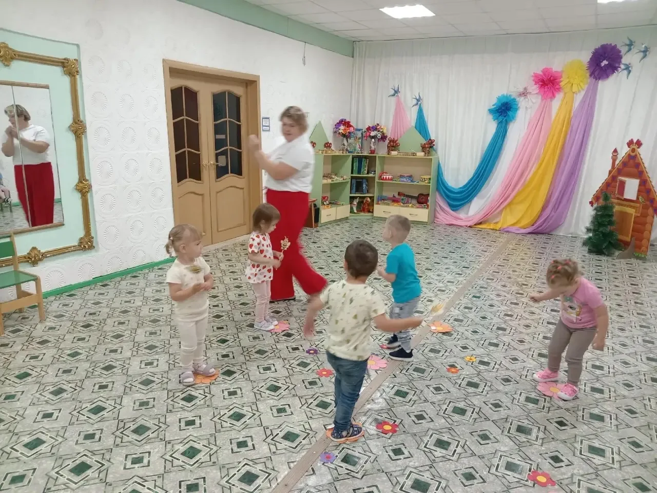 Тематический день «Цветочная радуга» в группе раннего возраста. 🌺🌼🌻🌈