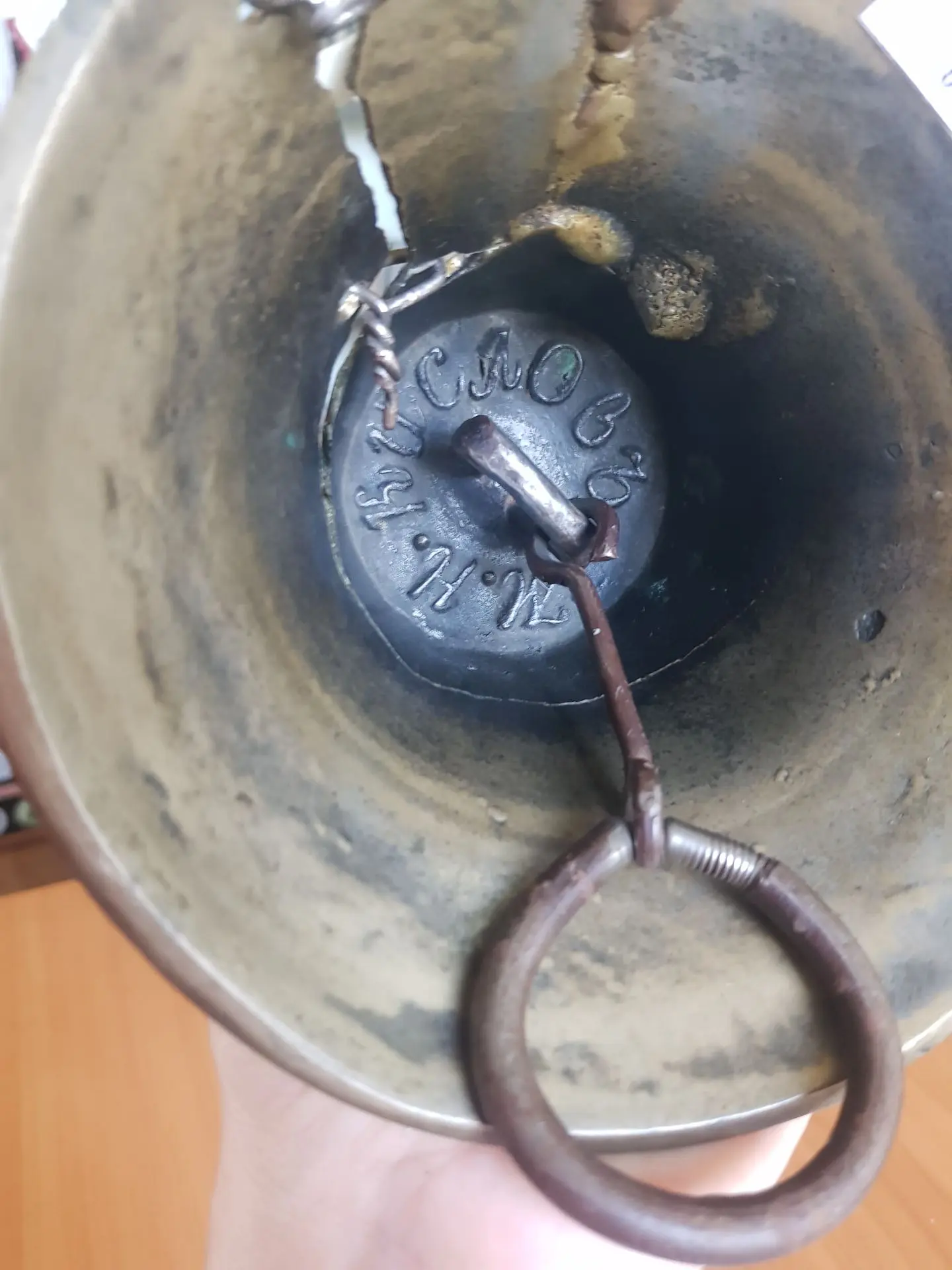 Голос истории, застывший в металле: колокольчик с секретом 🔔