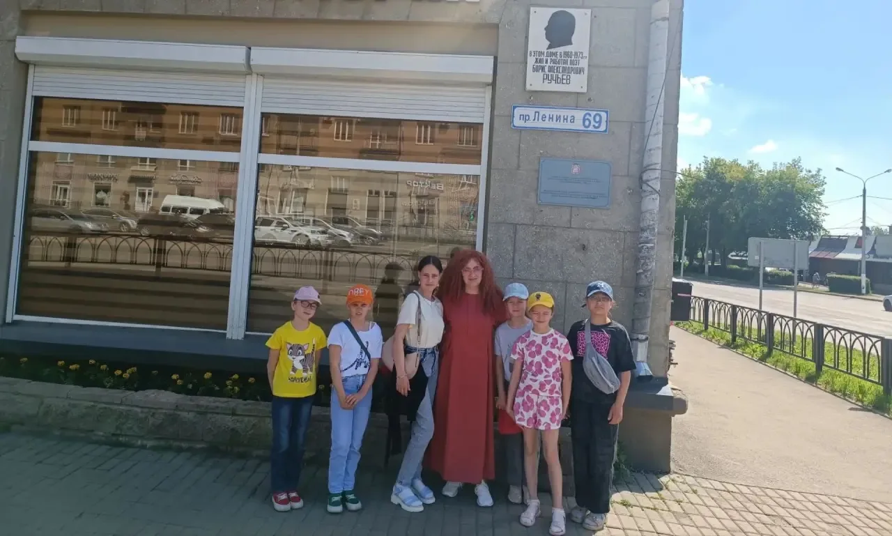 Магнитка глазами поэта: экскурсия в прошлое 🏛️

17 июня, в честь дня рождения поэта Бориса Ручьёва,