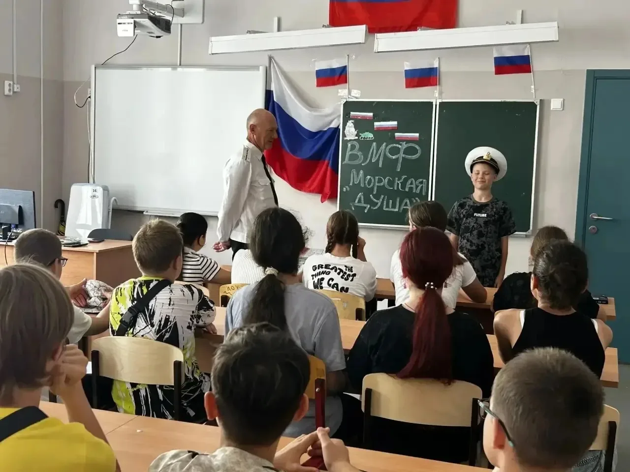 ДЕНЬ ПАМЯТИ И СКОРБИ В ЛАГЕРЕ ДНЕВНОГО ПРЕБЫВАНИЯ «ЛЕТНЯЯ КАРУСЕЛЬ»

Сегодня в нашем лагере дневного