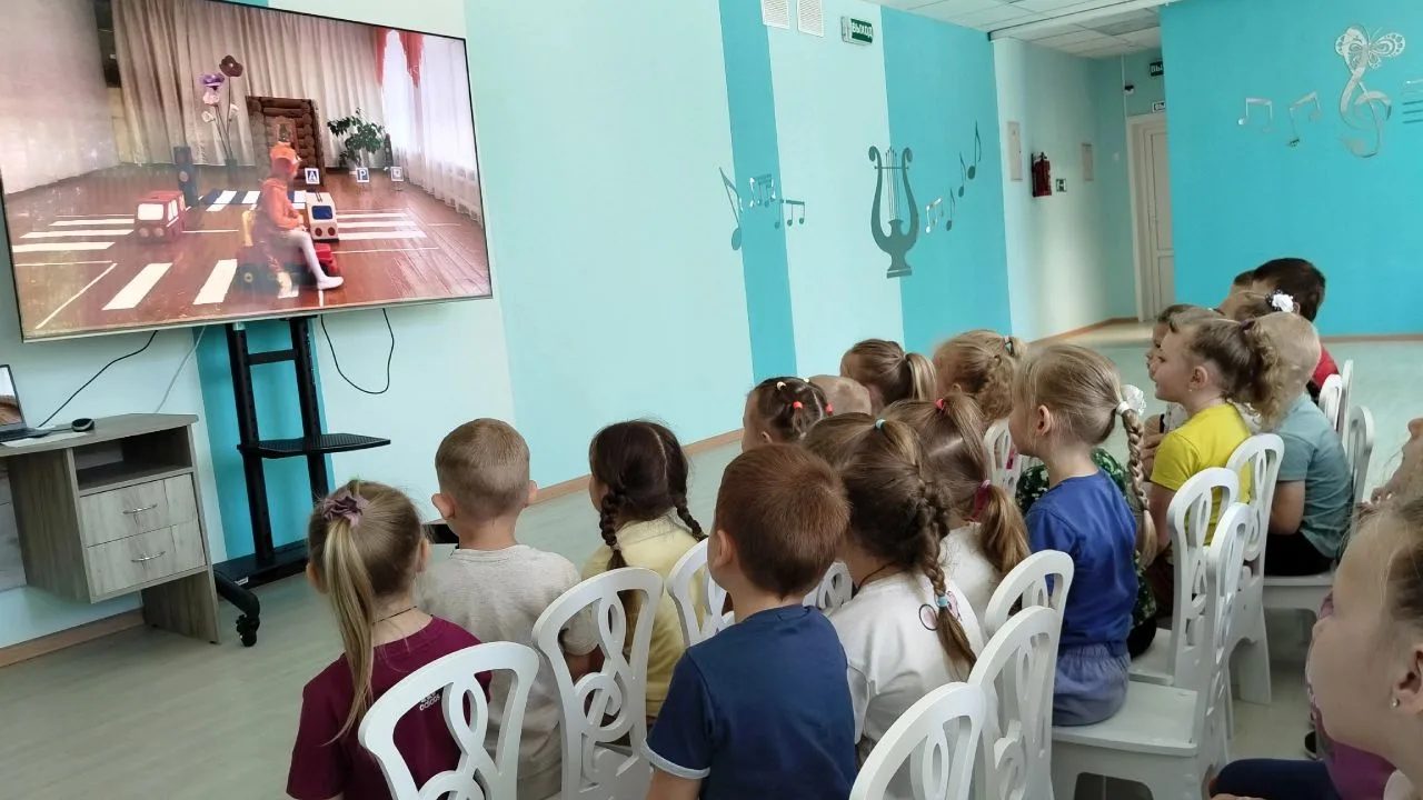 В рамках дня дорожной грамотности 26.06.2026 в нашем детском саду были проведены беседы "Я пешеход",