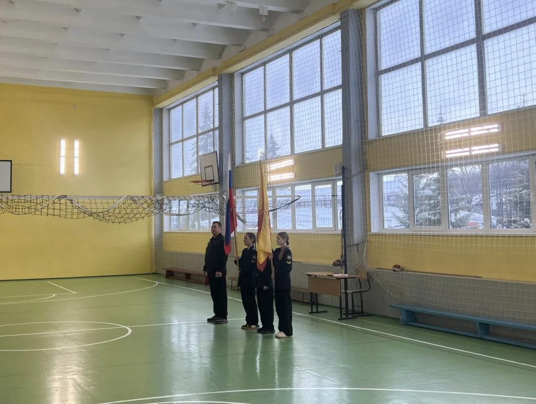 Традиционная линейка по понедельникам  🗓 Сегодня в нашей школе прошла традиционная линейка, посвящен