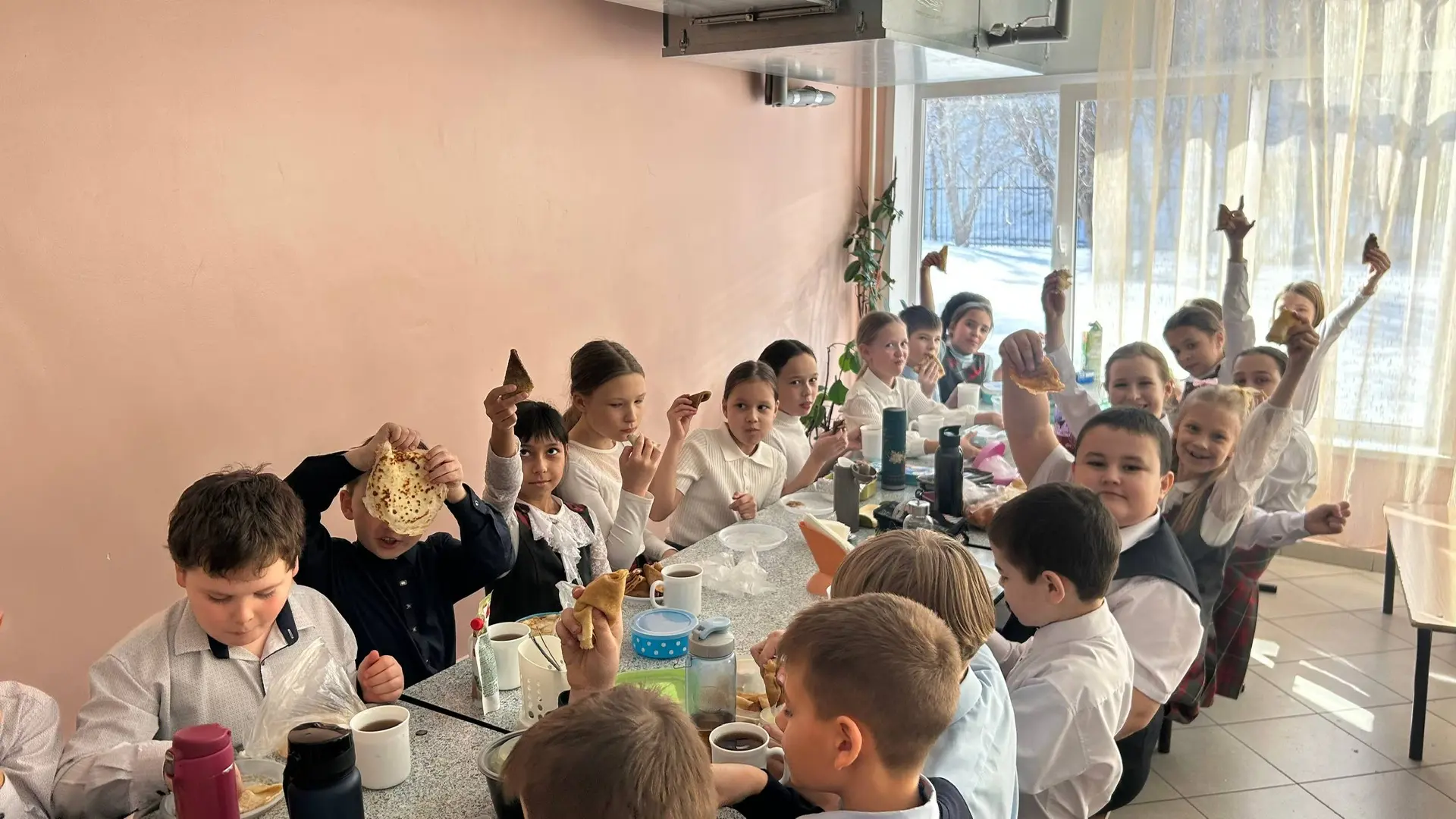 Масленица полным ходом!  В завершение учебной недели ученики 3‑го «Г» класса устроили праздничное ча