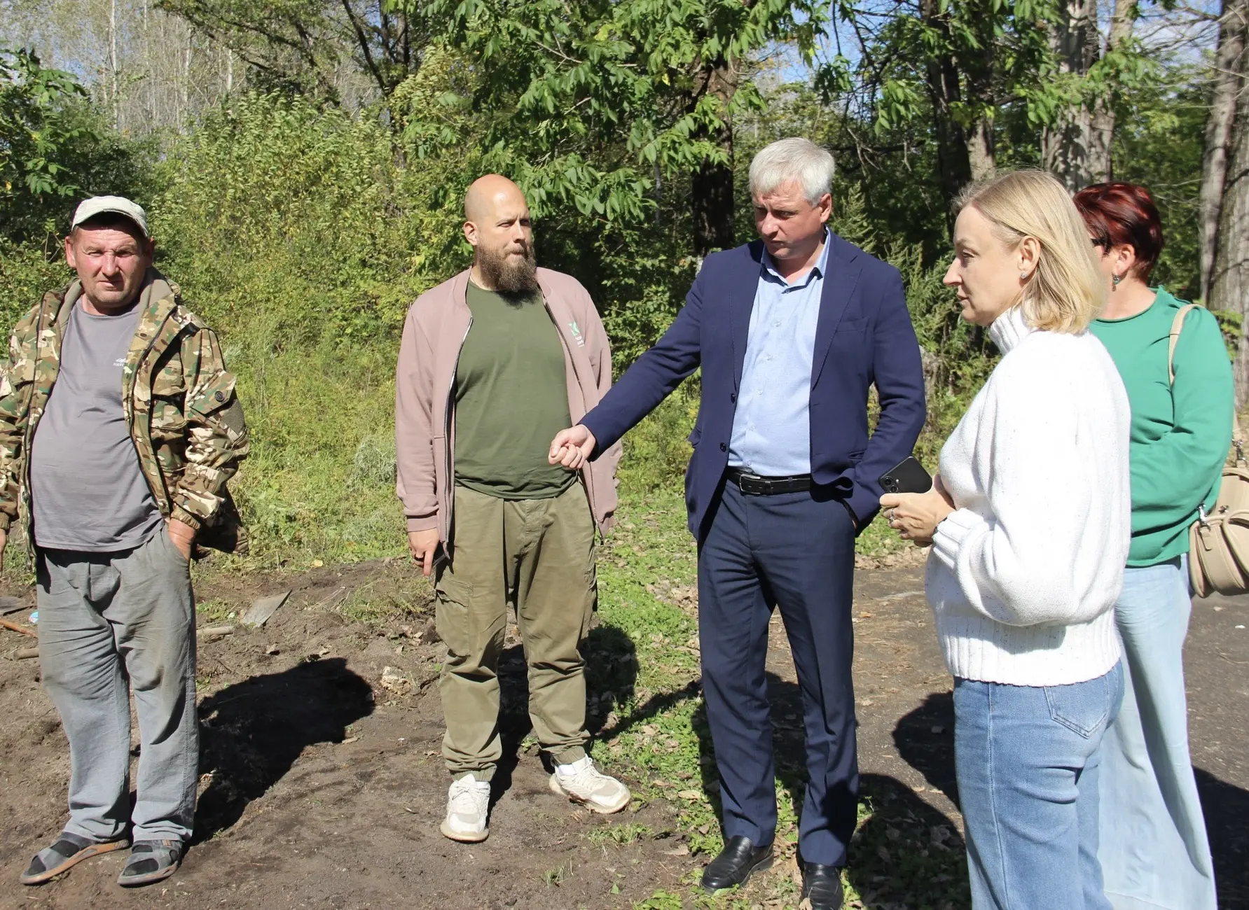 👷В ходе рабочего визита в пос. Бира вместе с министром спорта и физической культуры пр...